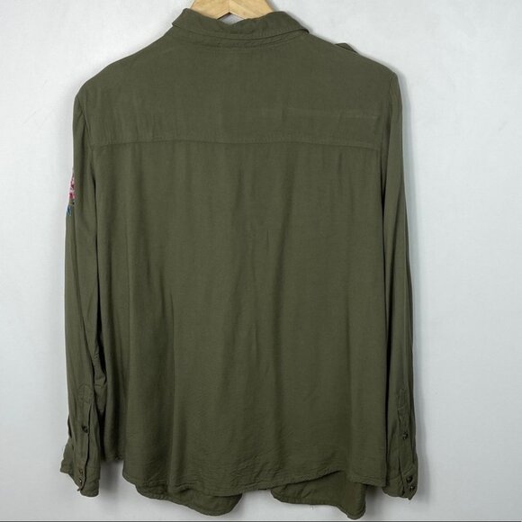 Torrid Army Green Twill Shirt Floral Embroidery Size 1X Bohemian Shirt Boho Top - Picture 11 of 12